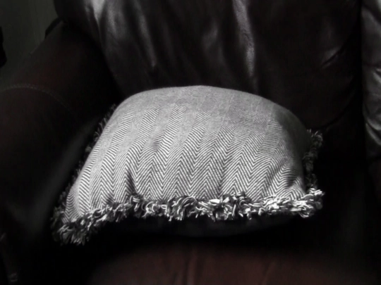 pillow/black/slap screenshot