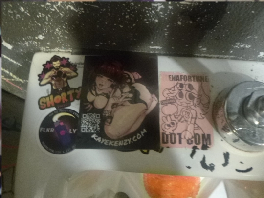 gallery-pages/urinal_stickers_1 screenshot