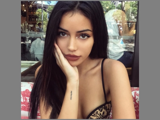 women screenshot