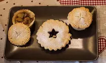 Giannis_Bakery/Mini apple pies.jpg