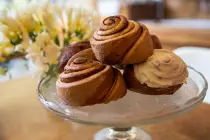 bg-cinnamon-rolls.jpg