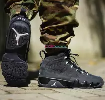 images/air-jordan-9-retro-anthracite-on-feet-3.jpg