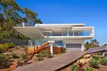 imagenes/Fachada-de-casa-moderna-de-dos-pisos-Newport-Headland-560x373.jpg