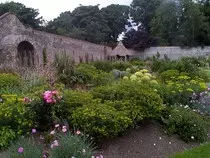 posts/pics/walled-garden.jpg