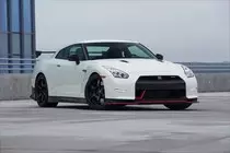 2015_nissan_gtr_nismo_02-1940x1293 (1).jpg