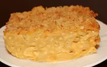 Baked_macaroni_and_cheese_close-up.jpg