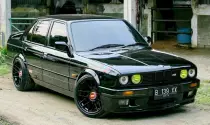 images/e30 murdered out.jpg