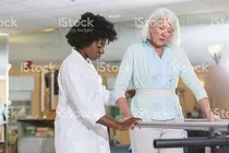 pt/images/oldlady.jpg