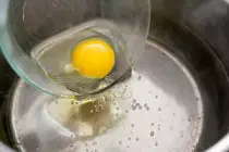 pouring-sunny-eggs.jpg