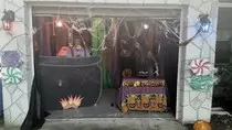 NickPlayingHanzelForTrickOrTreaters.jpg