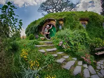 pictures/me in hobbiton.jpg
