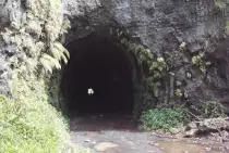 tahiti/tunnel.jpg
