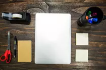img/desk-and-supplies.jpg