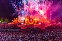 img/tomorrowland1.jpg