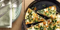 gallery-1433795917-skillet-chicken-frittata-0914.jpg